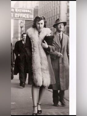 Vintage Genuine FOX FUR Blonde elegant Cream Long Wool Coat. Luxe-Vintage 40’s